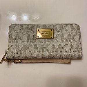 Michael Kors Clutch